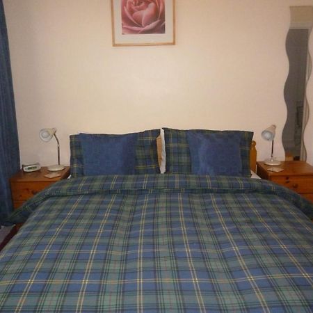 The New Inn Guest House Бридженд Номер фото